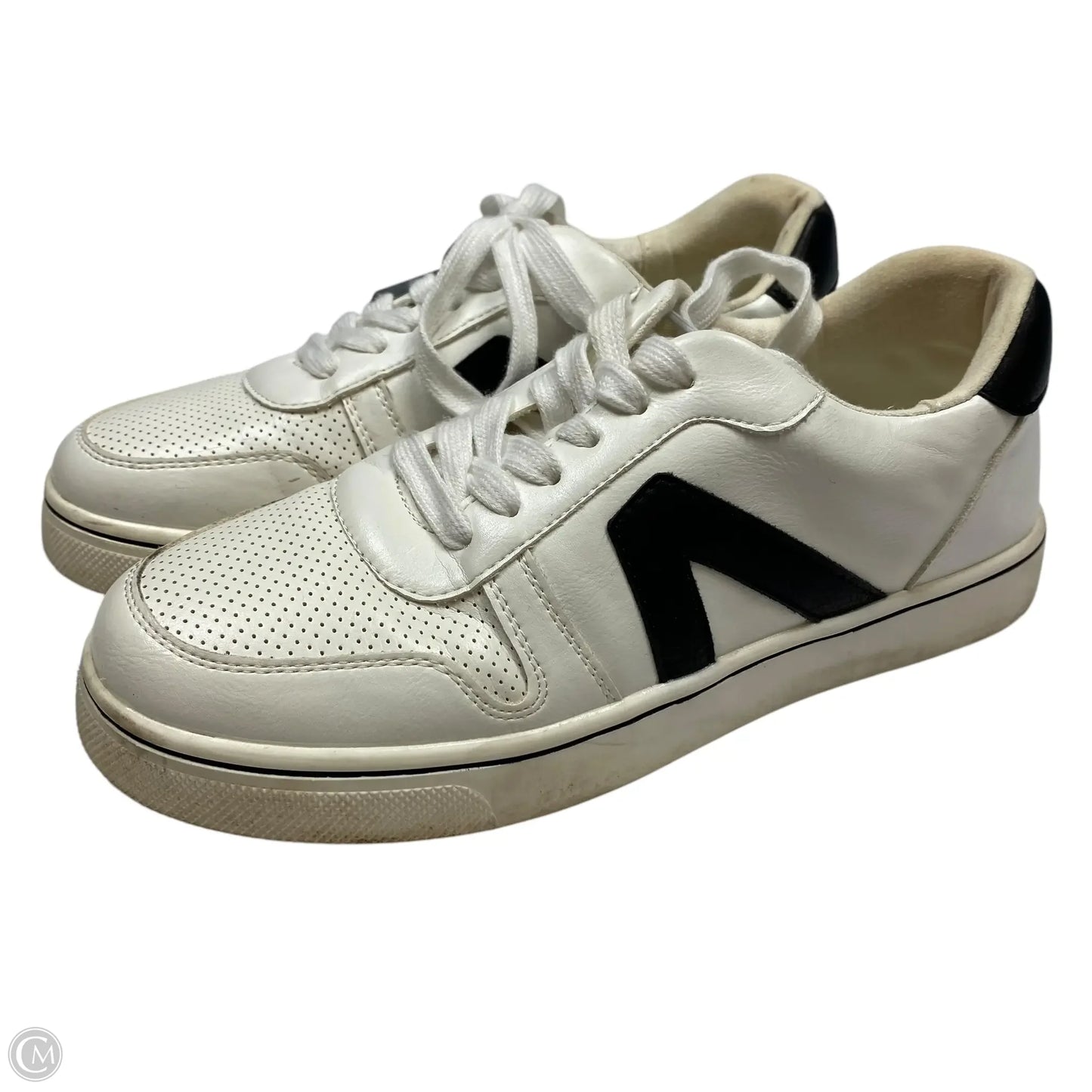 Shoes Sneakers By Mia In White, Size: 8
