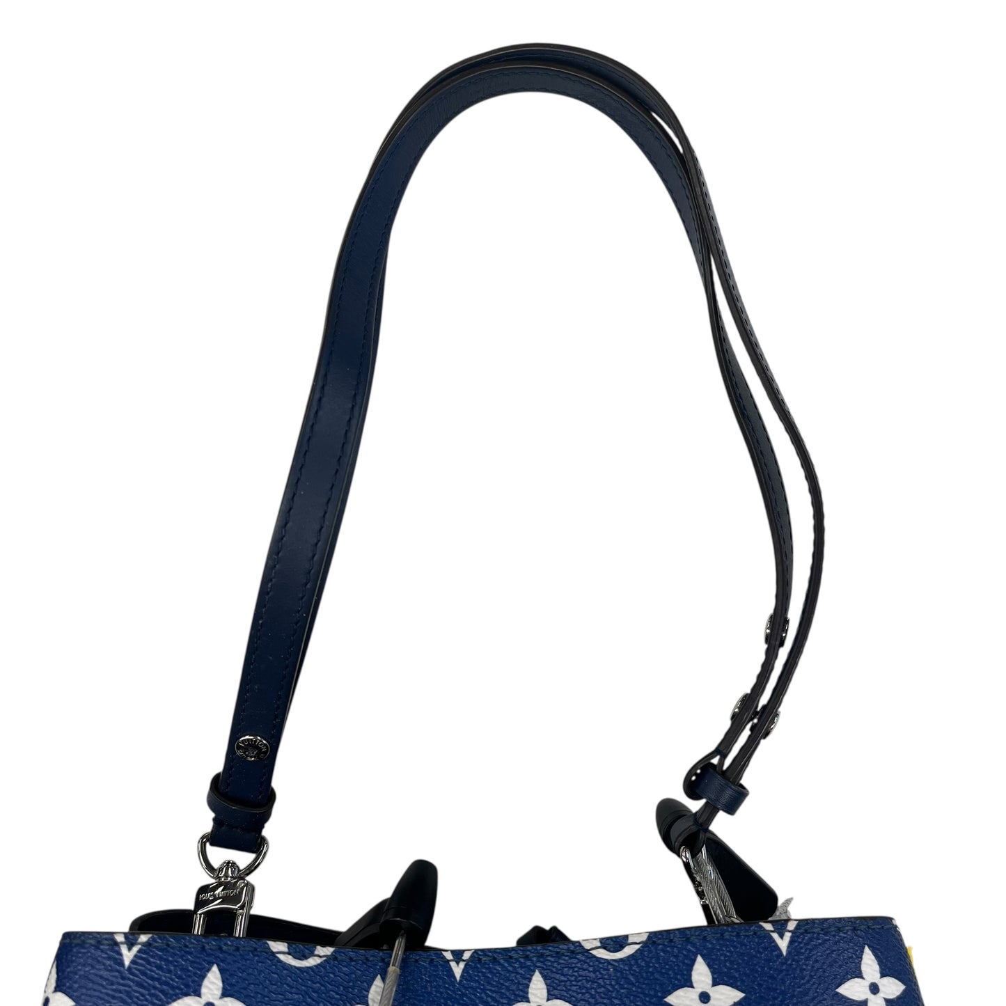 Handbag Luxury Designer By Louis Vuitton, Size: Medium