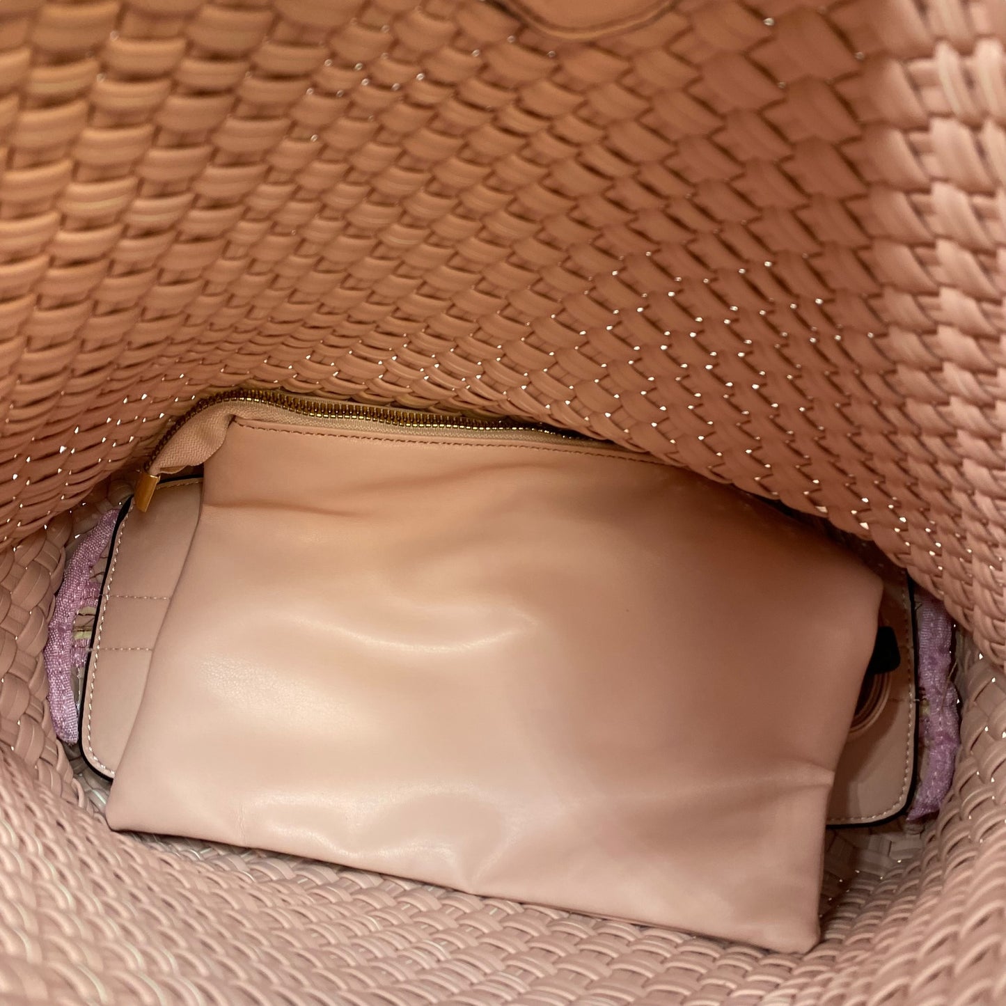 Handbag By   Clothes Mentor In Pink, Size:Medium
