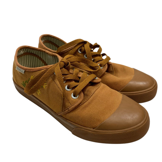 Shoes Sneakers By Bangs In Tan, Size: 7