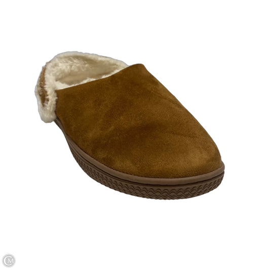 Shoes Flats By Muk Luks In Tan, Size: 5