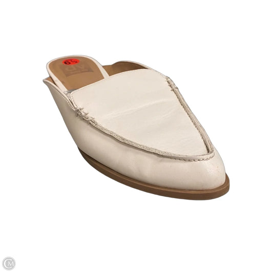 Shoes Flats By Dolce Vita In Cream, Size: 6.5