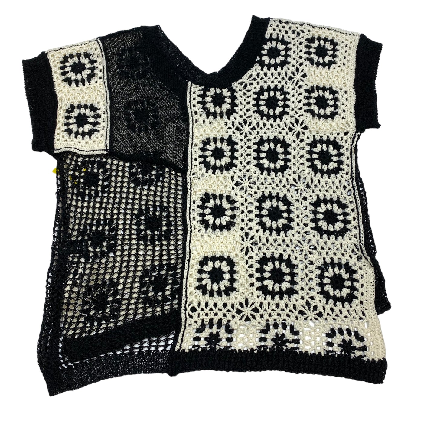 Top Short Sleeve By Pol In Black & White, Size: M