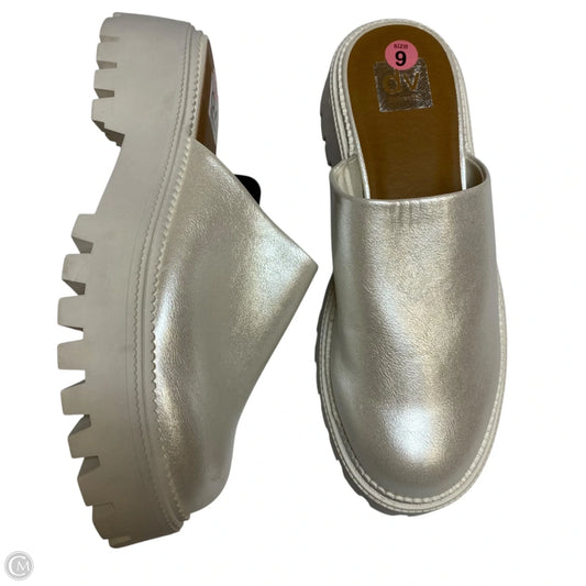 Shoes Flats By Dolce Vita In White, Size: 9