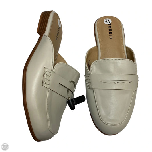 Shoes Flats By Torrid In Cream, Size: 11