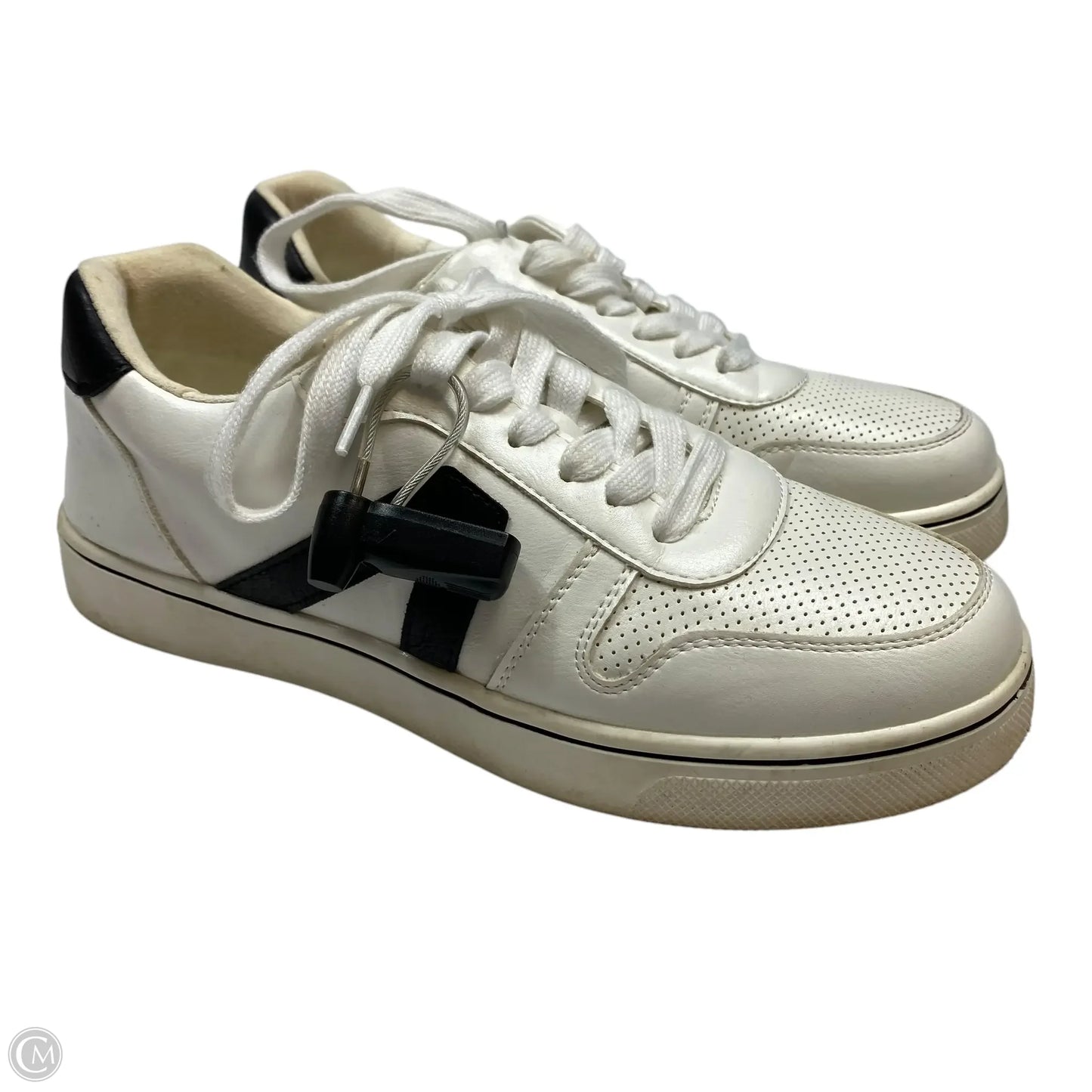 Shoes Sneakers By Mia In White, Size: 8