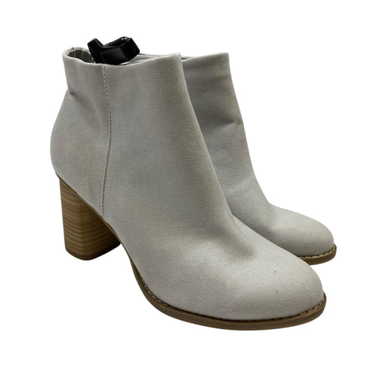 Boots Ankle Heels By Dolce Vita In Grey, Size: 6.5