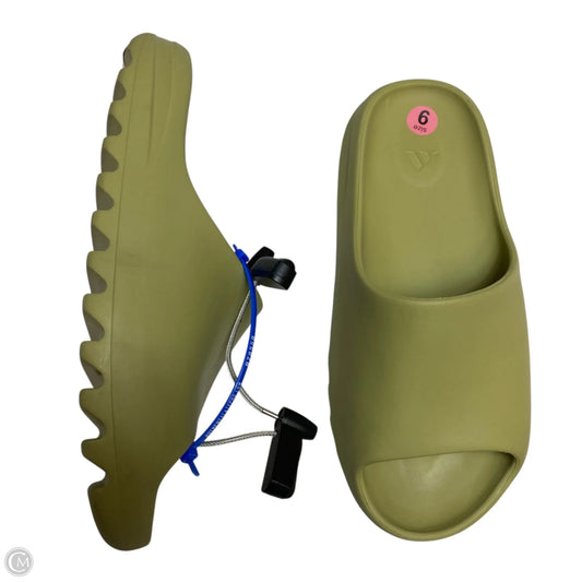 Shoes Luxury Designer By Yeezy In Tan, Size: 9.5