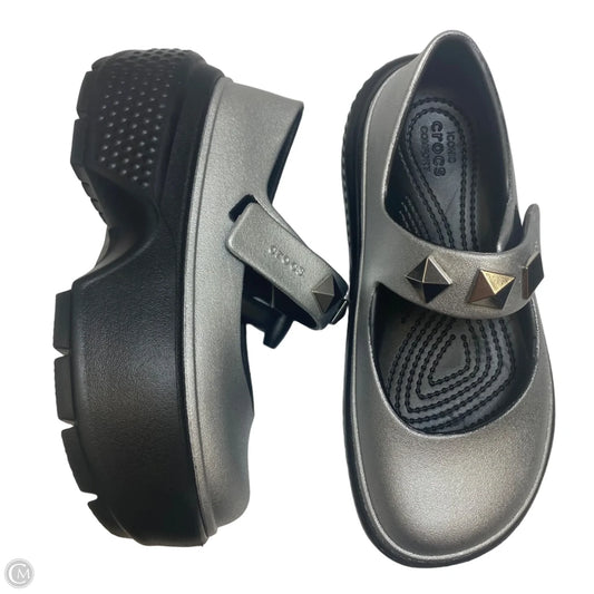 Shoes Heels Platform By Crocs In Grey, Size: 5
