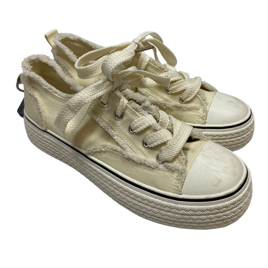 Shoes Sneakers Platform By Clothes Mentor In Cream, Size: 9.5