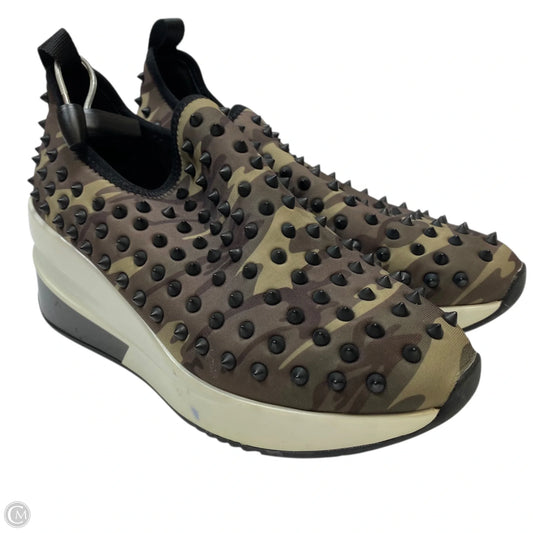 Shoes Sneakers By Gianni Bini In Camouflage Print, Size: 7