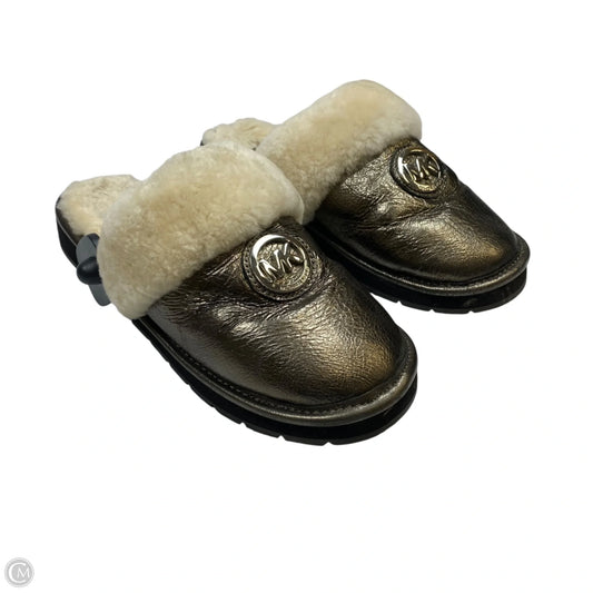 Shoes Designer By Michael Kors In Silver, Size: 9