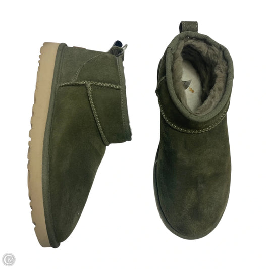 Boots Designer By Ugg In Green, Size: 8