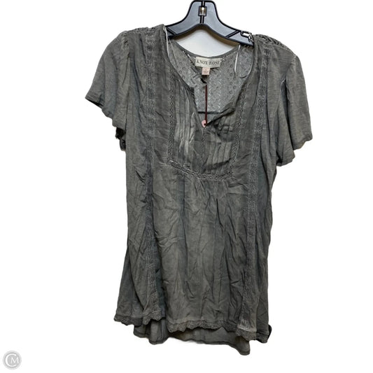 Top Short Sleeve By Knox Rose In Grey, Size: L