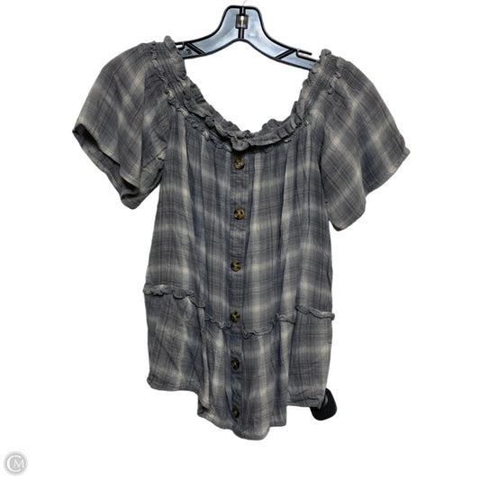 Top Short Sleeve By Maurices In Grey, Size: M