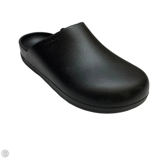 Shoes Flats By Crocs In Black, Size: 10