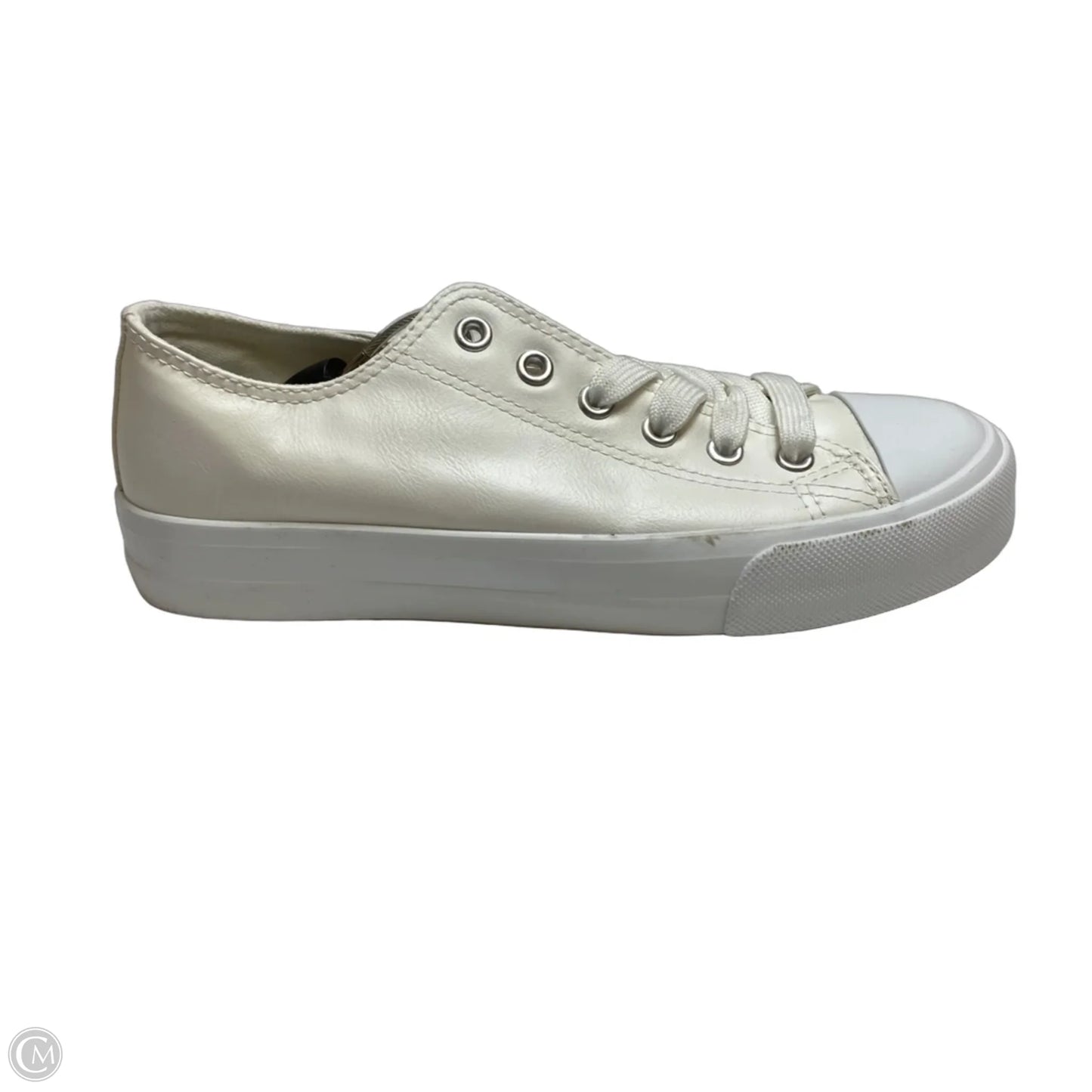 Shoes Sneakers By Cmf In White, Size: 6