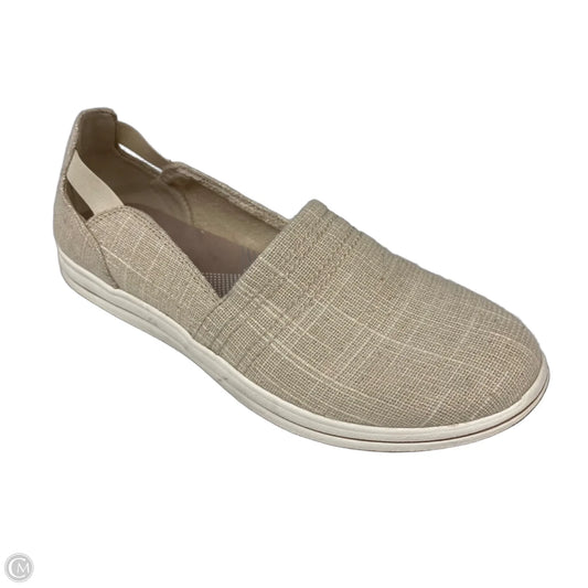 Shoes Flats By Clarks In Cream, Size: 9