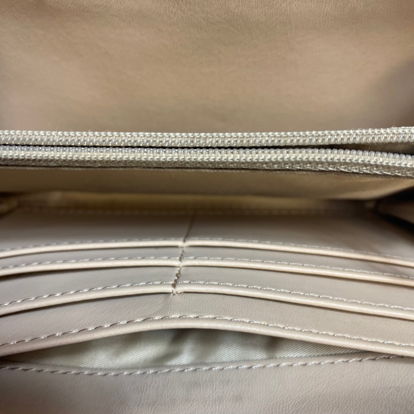 Wallet By Guess, Size: Large