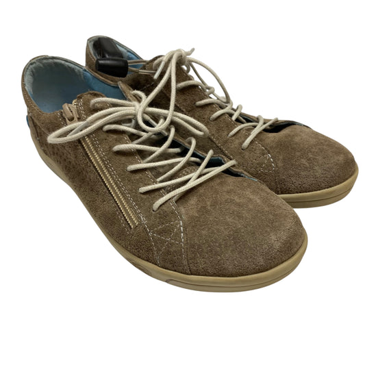 Shoes Sneakers By Cloud Footwear In Brown, Size:9