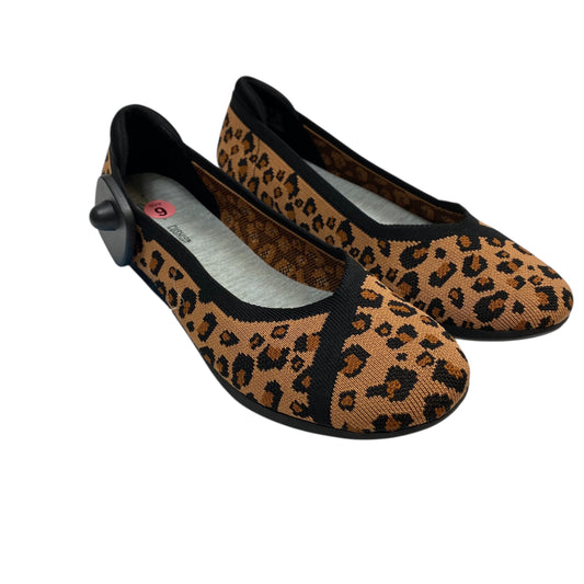 Shoes Flats By Clarks In Animal Print, Size:9