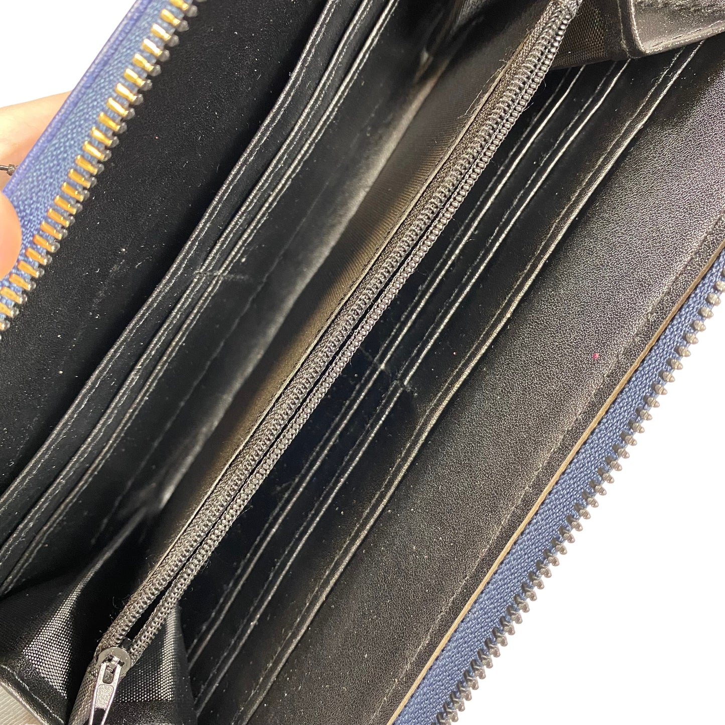 Wallet By Clothes Mentor  Size: Large